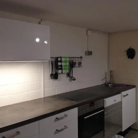 Ruhige 1 Zimmerwohnung Souterrain *