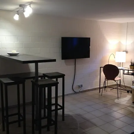 Ruhige 1 Zimmerwohnung Souterrain Apartment *