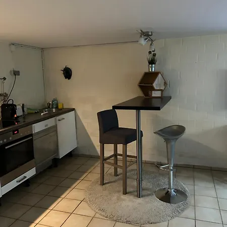 Ruhige 1 Zimmerwohnung Souterrain Apartment *