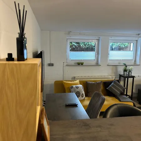 Apartment Ruhige 1 Zimmerwohnung Souterrain *