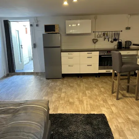 Apartment Ruhige 1 Zimmerwohnung Souterrain Bortfeld