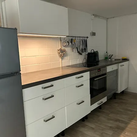 Ruhige 1 Zimmerwohnung Souterrain *